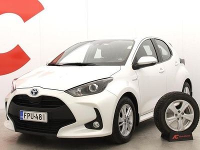 Käytetty Toyota Yaris Hybrid Active 116 HP (85 kW) 2020 Valkoinen Viistoperä