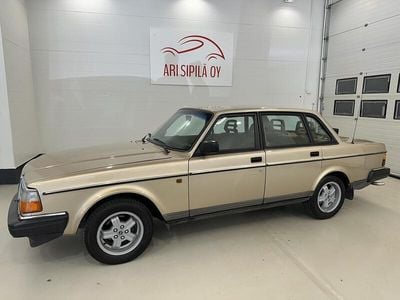 Ruskea Käytetty 1992 Volvo 240 Sedan | 8 890 €