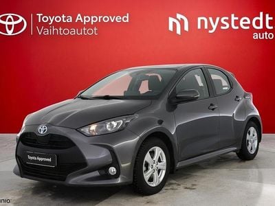 Käytetty Toyota Yaris Hybrid Active 116 HP (85 kW) 2022 Harmaa Viistoperä