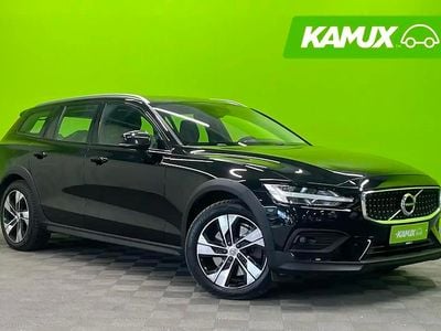 Käytetty Volvo V60 CC Momentum 190 HP (139 kW) 2020 Musta Farmari