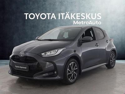 Harmaa Käytetty 2024 Toyota Yaris Hybrid Plus Viistoperä | 23 480 € (Perustarjous)