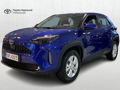 1l0 silver metallic Käytetty 2023 Toyota Yaris Cross Active Katumaasturi | 24 890 € (Perustarjous)