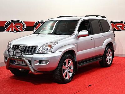 Käytetty Toyota Land Cruiser Luxury 166 HP (122 kW) 2005 Hopea Katumaasturi