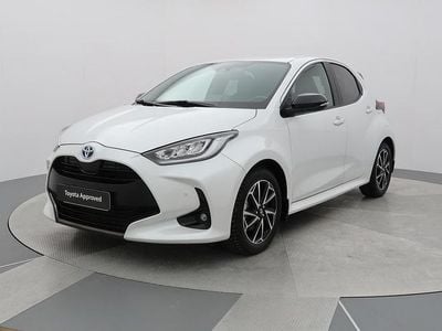 Käytetty Toyota Yaris Hybrid Premium 116 HP (85 kW) 2022 Valkoinen Viistoperä