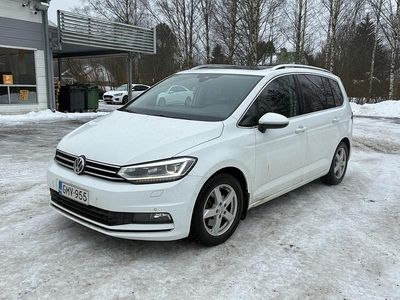 Käytetty VW Touran Highline 116 HP (85 kW) 2018 Tila-auto