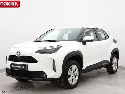Valkoinen Käytetty 2023 Toyota Yaris Active Sedan | 25 850 €