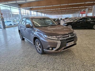 Käytetty Mitsubishi Outlander P-HEV Instyle 150 HP (110 kW) 2019 Ruskea Katumaasturi