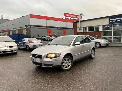 Harmaa Käytetty 2006 Volvo S40 Kinetic Sedan | 3 890 € (Perustarjous)