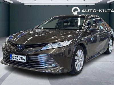 Käytetty Toyota Camry Style 178 HP (130 kW) 2020 Ruskea (beige) Sedan
