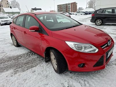 Käytetty Ford Focus Trend 125 HP (91 kW) 2011 Punainen Viistoperä