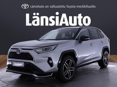 Käytetty Toyota RAV4 Hybrid Plus 306 HP (225 kW) 2021 Katumaasturi