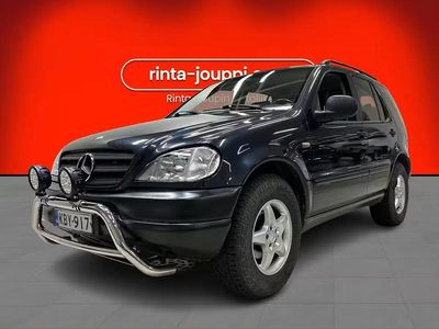 Käytetty 2000 Mercedes ML320 Katumaasturi | 4 900 €