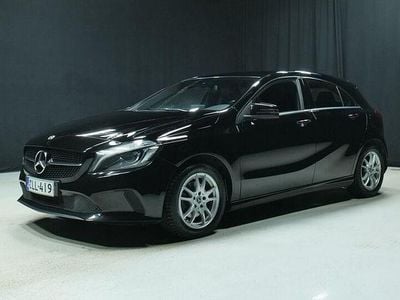 Käytetty Mercedes A180 Edition 1 122 HP (89 kW) 2018 Musta Viistoperä
