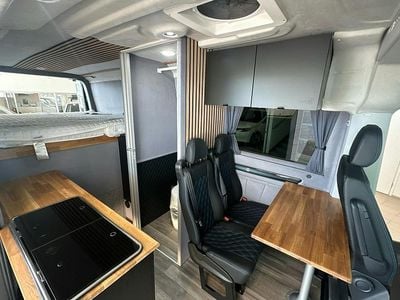 Musta Käytetty 2024 VW Crafter Van | 94 500 €