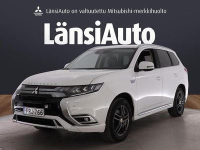 Käytetty Mitsubishi Outlander P-HEV Intense 135 HP (99 kW) 2019 Valkoinen Katumaasturi
