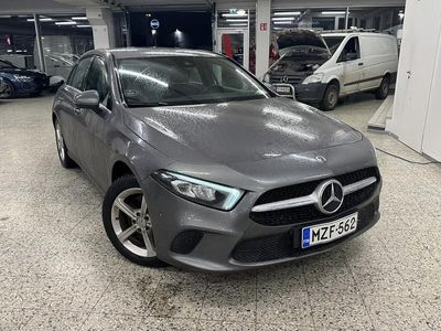 Harmaa Käytetty 2022 Mercedes A250 Business Viistoperä | 24 480 € (Perustarjous)