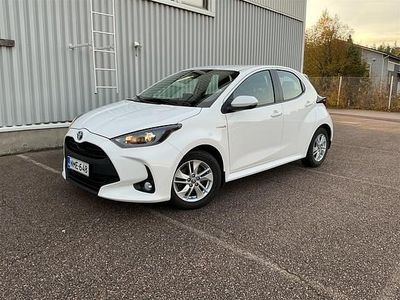 Valkoinen Käytetty 2021 Toyota Yaris Active Viistoperä | 18 900 € (Perustarjous)