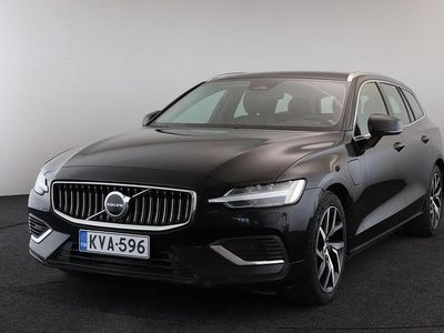 Musta Käytetty 2022 Volvo V60 Core Farmari | 25 900 €