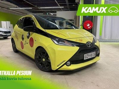 Keltainen / beige Käytetty 2017 Toyota Aygo X-cite Viistoperä | 7 900 € (Perustarjous)