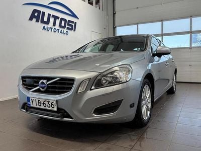 Käytetty Volvo V60 Summum 215 HP (158 kW) 2013 Harmaa Farmari