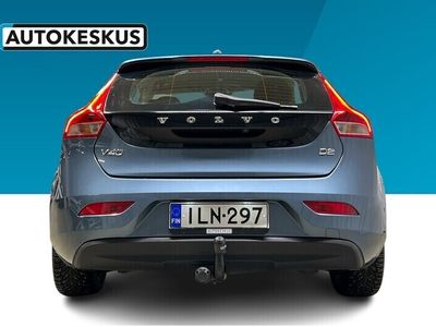 käytetty Volvo V40 D2 Momentum aut **Vetokoukku / Aktiiviset Xenon valot / Vakionopeussäädin**