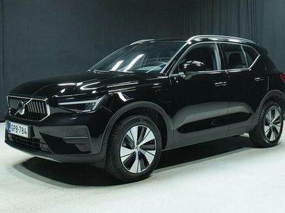 Käytetty Volvo XC40 Core 211 HP (155 kW) 2023 Musta Katumaasturi