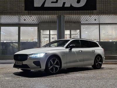 Valkoinen Käytetty 2023 Volvo V60 Performance Farmari | 46 900 € (Kallis)