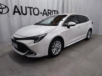 Valkoinen Käytetty 2023 Toyota Corolla Edition Farmari | 29 900 € (Hieman kallis)