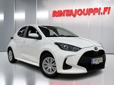 Käytetty Toyota Yaris Hybrid Active 116 HP (85 kW) 2022 Valkoinen Viistoperä