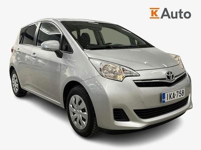 Käytetty Toyota Verso-S Sol 99 HP (72 kW) 2011 Hopea Tila-auto