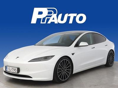 Valkoinen Käytetty 2024 Tesla Model 3 RWD Sedan | 36 480 € (Hieman kallis)