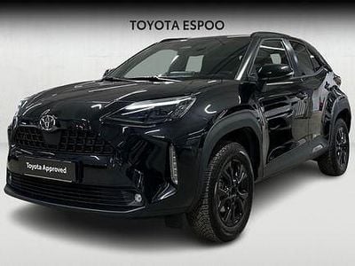 Käytetty Toyota Yaris Cross Plus 116 HP (85 kW) 2025 Musta Katumaasturi