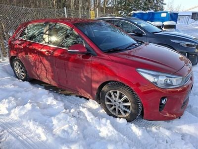 Käytetty Kia Rio EX 99 HP (72 kW) 2018 Punainen Viistoperä