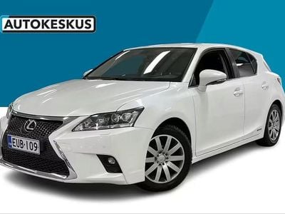 Käytetty Lexus CT200h 99 HP (72 kW) 2016 Valkoinen Viistoperä