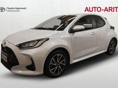 Valkoinen Käytetty 2024 Toyota Yaris Hybrid Plus Viistoperä | 23 900 € (Perustarjous)