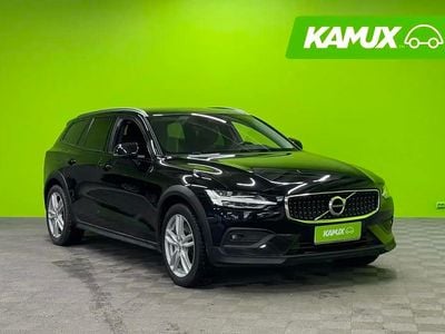 Musta Käytetty 2020 Volvo V60 CC Farmari | 37 980 € (Hieman kallis)
