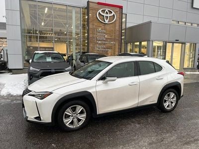 Käytetty 2019 Lexus UX 250h Katumaasturi | 23 980 € (Perustarjous)