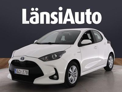 Valkoinen Käytetty 2021 Toyota Yaris Hybrid Active Viistoperä | 16 780 € (Perustarjous)