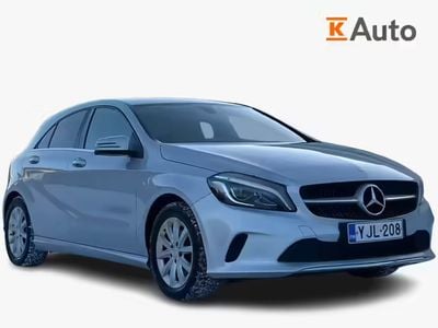 Käytetty Mercedes A180 Edition 122 HP (89 kW) 2017 Harmaa Viistoperä