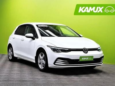 Valkoinen Käytetty 2023 VW Golf VIII Active Sedan | 15 680 € (Supertarjous)