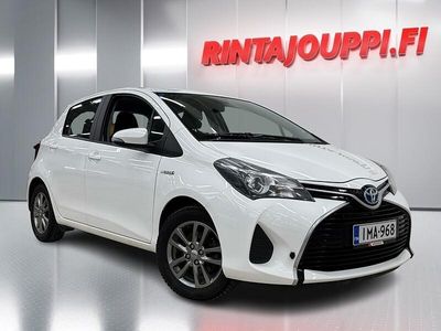 Valkoinen Käytetty 2015 Toyota Yaris Hybrid Active Viistoperä | 11 780 € (Hieman kallis)
