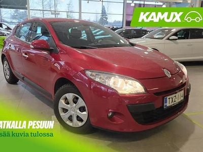 Käytetty Renault Mégane III Dynamique 131 HP (96 kW) 2012 Punainen Viistoperä