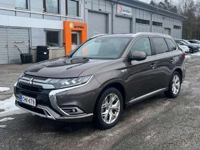 käytetty Mitsubishi Outlander P-HEV Instyle 4WD 5P ACC