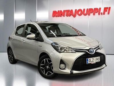 Käytetty Toyota Yaris Hybrid Active 73 HP (53 kW) 2016 Hopea Viistoperä