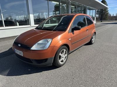 käytetty Ford Fiesta 1,3i 70hv Ambiente 3d - Seuraava katsastus 4 / 2025, Moottorinlämmitin ja sisäpistoke, 2x renkaat!