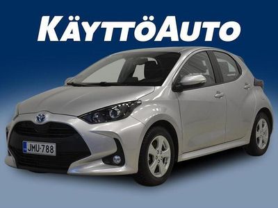 Käytetty Toyota Yaris Hybrid Active 116 HP (85 kW) 2022 Hopea Viistoperä