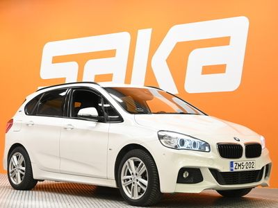 käytetty BMW 225 Active Tourer F45 225xe A Business M-Sport ** Tulossa! / HUD / Kamera / Blow-By Heater / Sporttipenkit / MineralWhite **