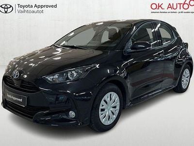 Musta Käytetty 2023 Toyota Yaris Active Viistoperä | 21 980 € (Hieman kallis)