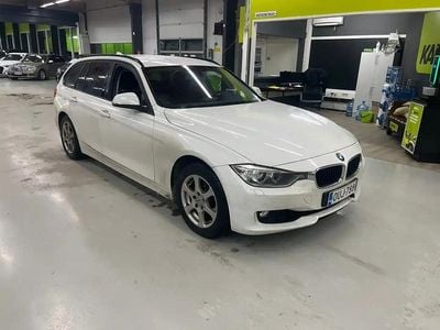 Valkoinen Käytetty 2014 BMW 320 Sedan | 12 400 €