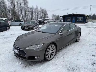 Käytetty 2015 Tesla Model S Viistoperä | 17 900 €